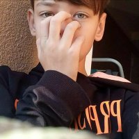 de (@jonmu5w2ebjluys) 's Twitter Profile