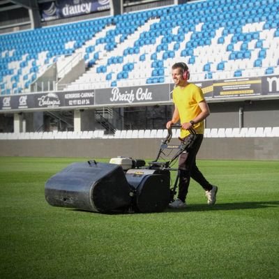 LejardinierSRFC's profile picture. Finistérien supporter du @StadeRennais
Tribune Mordelles 🔥
Stade de la Rabine 🌱