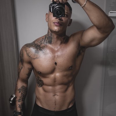 IG: https://t.co/72quUJMBA2… I like to practice sports and take care of my body, I enjoy movies and music a lot 🔞 model at @StudioOlympus