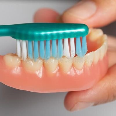 Somos un grupo de apoyo y concientización para aquellas personas que desean cuidar su salud y la de su prótesis dental. 🫂🦷