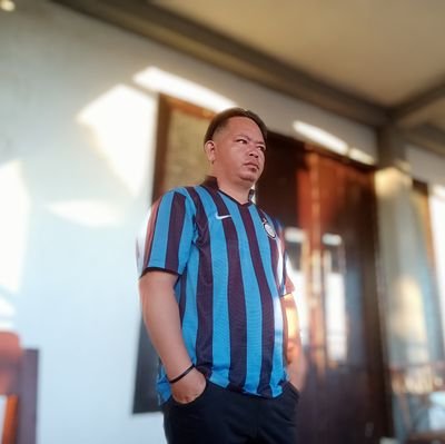 Jangan pernah takut mencoba. Kegagalan tak datang karena kamu jatuh, namun kegagalan datang karena kamu tak berdiri setelah jatuh.