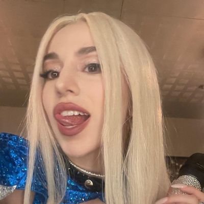 jurídico da ava max 
respiro músicas
palpiteira
🇷🇺🇸🇪🇩🇰🇳🇴🇦🇱 (louca por europop)