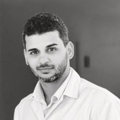 Médico Especialista en Medicina Familiar y Comunitaria.
Médico de Urgencias y Emergencias Hospitalarias.