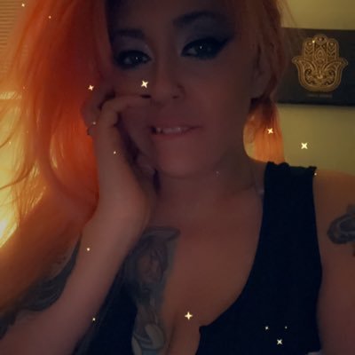 (18+ only) nsfw 33 year old thick ass bi stoner with a daddy kink 😈 I'm here for a good time (content creator always selling) check out my linktree for socials