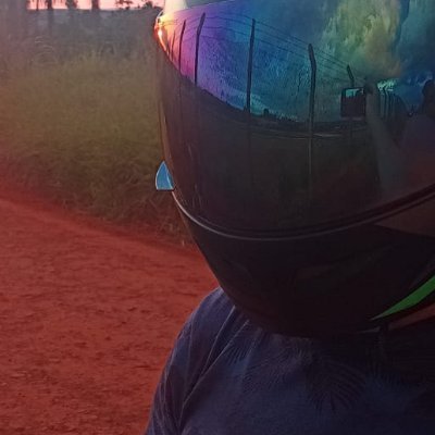 Radialista/jornalista/locutor publicitário/paidaBrendaPadilhaformadoradelíderes etcetal/nas horas de folga PEBA