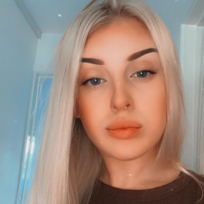 Blondiee goddess🖤 22 year old brat draining 𝕎𝕒𝕝𝕝𝕖𝕥𝕤 everyday! pay to speak.. ♡ Findom.