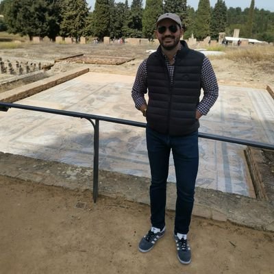 Hay que soportar sin dejar de avanzar,así es como se gana ,si tú sabes lo que vales ve y consigue lo que mereces.
Grado en Historia
Sevilla