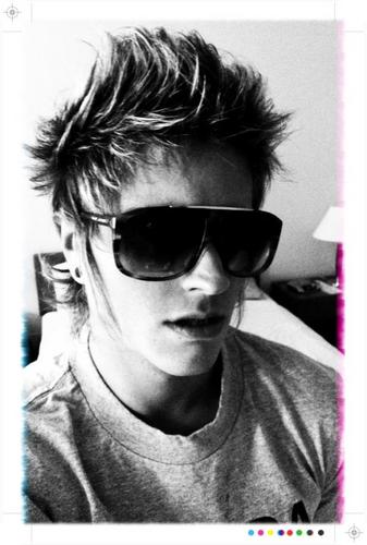 ϟ FC feeito para o liindo do @thomasrestart, Since: 16/12/2010 . Teamo Looirinho s2s2 ' . Vocêe quer que ele te pegue ? Então Follow-me . *-*