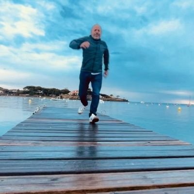 Periodista. Compte personal. Els Fav o RT no són representatius del més obvi. Escric aquí per recordar coses.