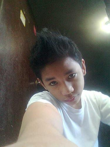 latzzki12's profile picture. 