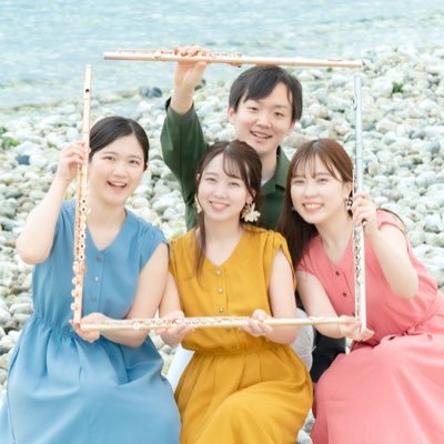 関西出身のフルーティスト4人で結成されたフルートカルテット。個性あふれるカラフルな音楽をお届けします☺︎ 第6回ドルチェ楽器アンサンブルコンクール大阪大会グランプリ🏆第21回日本フルートコンヴェンションコンクール入賞🏅フォローはお気軽にどうぞ!メンバー▶︎▷葛城郁也/北川聖香/朴優栄/森田侑里奈