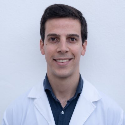 Médico especialista en Medicina Física y Rehabilitación. Exjugador de baloncesto. Málaga