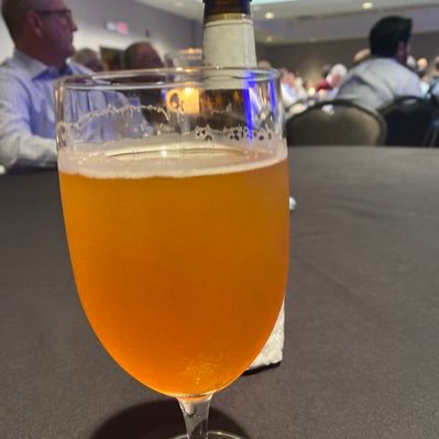 usually_rite's profile picture. loud music, Packers, Brewers, giardiniera enthusiast, EVH