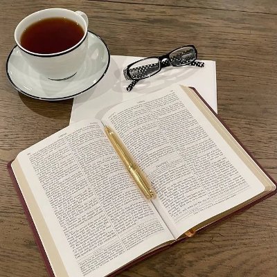 KJCrilly's profile picture. Producer of preternatural poetry. Learning to scan one Spenserian stanza at a time.