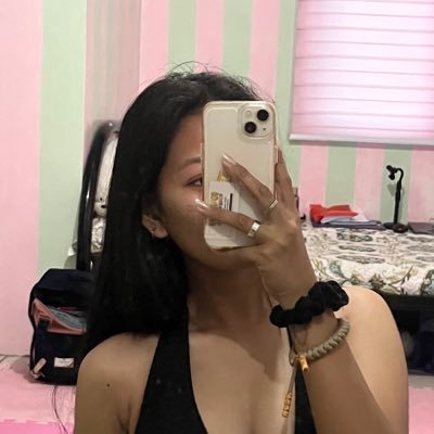 luminous_iya's profile picture. 1 peter 5:7 ✨