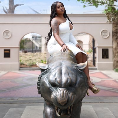 natdabrat_'s profile picture. Walking by faith.🤍 Louisiana State University Alumna.🐅