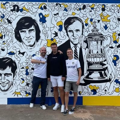 Write stuff for @F365, @planetfutebol, @sportsnewsblitz, @planetsportcom, @tipstrr - unfortunately, a Leeds ST holder.