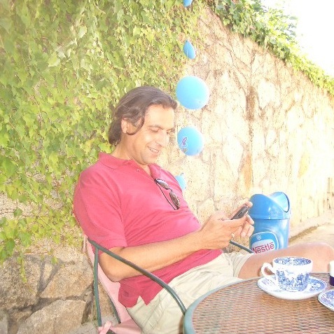Ciudadano del mundo nacido en Málaga ,pescador de momentos únicos ,violonchelista
