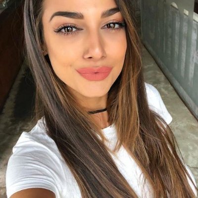 carolinahereraz's profile picture. 