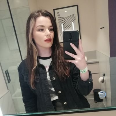 safestxhaven's profile picture. la poésie est dans la rue 🌙 paramore forever. 🌿