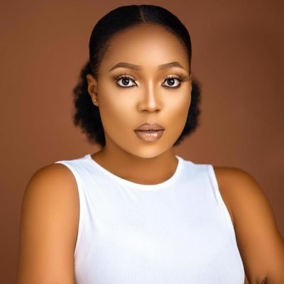 Ada Igbo//Makeup artist/ deals on cosmetics products delivery nationwide/love ❤️/Jeremiah 29:11. IG https://t.co/y0sgH214r9