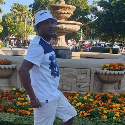calvin_vele's profile picture. simply