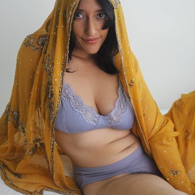 Halal & Haram / Kinky & Vanilla 💖 Hairy Pakistani 🇵🇰 All my spicy links: https://t.co/VYCPITc5tr 🔥 Customs, Live Cam, Direct Message available on my site!