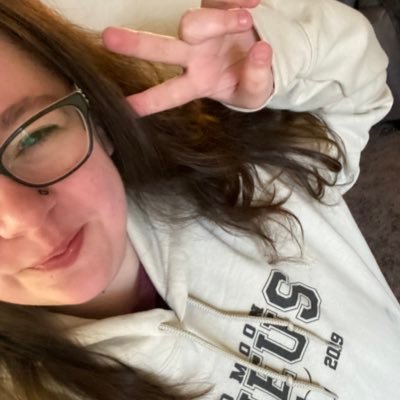 elsieskpopshelf's profile picture. kpop multi-stan LUVITY 🍅 - FOHA 💎 - WEVE 💫- LUMINI 💡- CARAT 🐯- MONBEBE 🗝️ - TOMOON 🌙 - FLOWD 🐶 - &❤️ - ERIS 🐾 - ELRING 🚂