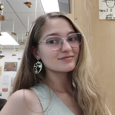 BS+MS Student at @UCREntomology • passionate about: honeybees 🐝, outreach/scicomm 👩‍🔬🎤, and women's health♀️• CIBER Student Researcher @ciber_bee