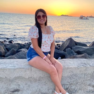 monIIIqueS's profile picture. BLESSED X3 🌻🌻🌸