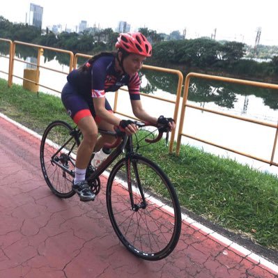 Sabrina Coca, 45a, engenheira de materiais, casada. Pedalo com ele 🚴🏻♀️🚴🏻♂️ e crocheto fio conduzido 🧶 não nesta mesma ordem.