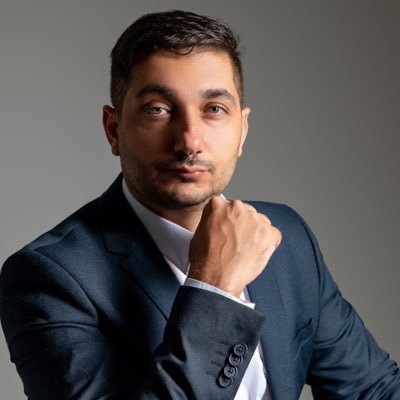 Vitormedeirostb's profile picture. 👔 Empresário 🌎 Conectando pessoas e negócios 🤝 👉 Contate-me para expandir seus negócios! 💼 @vmrepresentacao