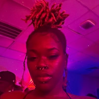 iamvaay's profile picture. 22 🥳💚 she/her ☉libra ☽aquarius ↑scorpio