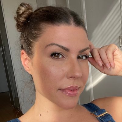 ElissaSawaya's profile picture. https://t.co/l7s5kg7wh0 | ig: ElissaSawaya | snap: ElissaMSawaya |