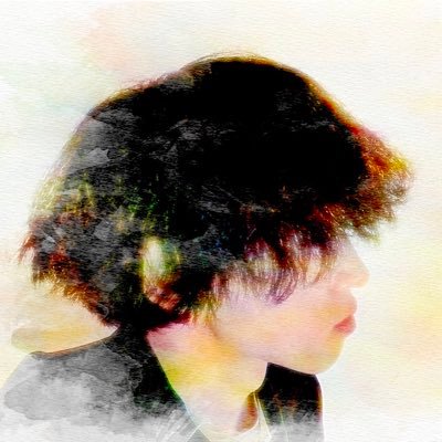 物や頭に入る情報を減らして、ノイズレスな暮らしを心がけています。 断捨離、スマホの通知オフを徹底。1Rのwhite room⚪️と時々服↓