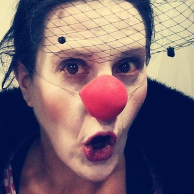 Clownin und Schauspielerin *** Lehrende für Clownerie *** Drama- & Theaterpädagogin *** freischaffende Grafikerin *** #Clown #Clownworkshop #Clownsschule