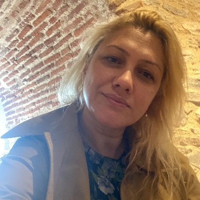 burcu_helot's profile picture. 