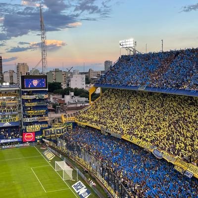 mi autoestima depende de 11 boludos atrás de una pelota//siempre corte casquito