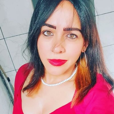 Jessica85176391's profile picture. 33 anos, taurina, vascaína, 
estudante de RH 3/4, 
formada em enfermagem, 
formada em Utineonal