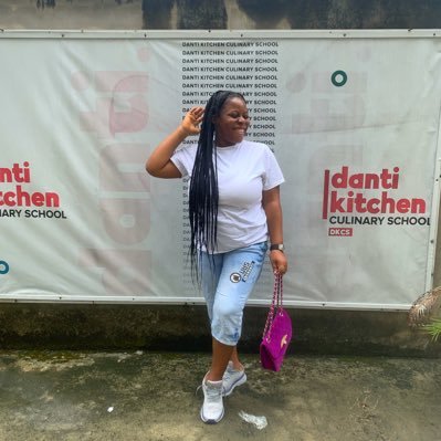 I cook for parties, deliver pack lunch to offices and make amazing Small chops and pastries.. follow me on Instagram @danti_kitchen