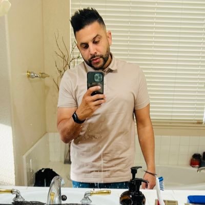 Friends call me Harj, my mom calls me Harjeet : 👨🏽💻 , 🚜 Senti guy from Jalandhar -Music PropheC