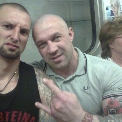 Rough blue-collar str8 guys, dads 🧑🦲🧔. Especially 🇵🇱 and other Eastern European guys... 🐻 Belly, bald. Slippers, builder clothes, with beer in hand 🤤