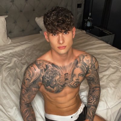 Hey! 👋🏻 I'm Olexonio Boy ❤️🔥 the boy you were looking for 😏 Click on the link below for all my hottest and exclusive content😈⬇️