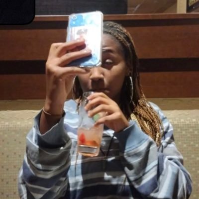 Williams_Phya's profile picture. dedicated multi-stan and member of zero fan clubs.