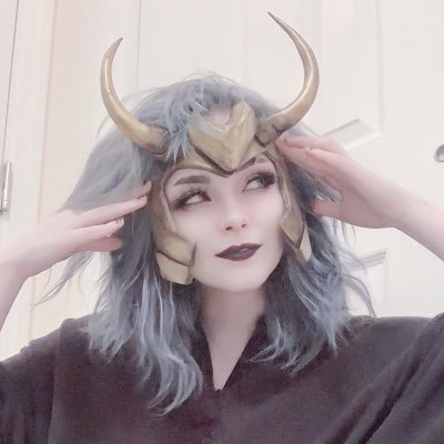 | cosplayer & influencer | she/her | 28 | insta: 136k | tiktok: 350k | sharing nerdy knowledge over at @GIQUE__! 🖤 🏳️‍🌈