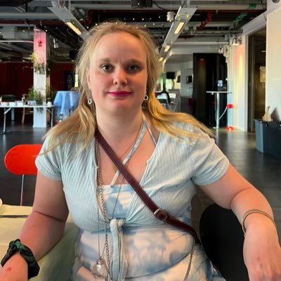 FannyFranzen94's profile picture. Hej denna sida finns för utbildningssyfte. Men jag delar det jag säljer som privatperson på tradera här. Kolla gärna mina annonser.