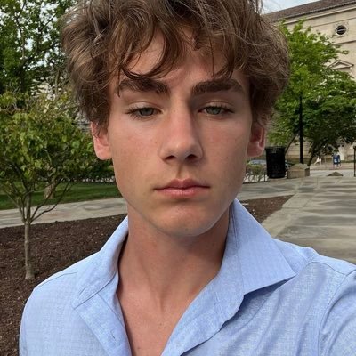 he/him. | i wanna be yours… @brady_hepner 🫧 | artist! | +18 🏳️⚧️ ꉣ