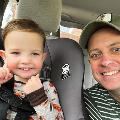 Father of Freddy Davis. Husband of Logan Sachon. Communications consultant, frequent squash player and yoga teacher.