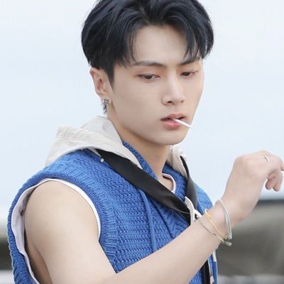 𝓶𝔁. 𝓳𝓾𝓷𝓰𝓴𝓸𝓸𝓴 𝓫𝓲𝓪𝓼𝓮𝓭. 《𝓫𝓽𝓼 𝓼𝓲𝓮𝓶𝓹𝓻𝓮 𝓱𝓪𝓬𝓮 𝓺𝓾𝓮 𝓼𝓮 𝓶𝓮 𝓺𝓾𝓲𝓽𝓮𝓷 𝓵𝓪𝓼 𝓰𝓪𝓷𝓪𝓼 𝓭𝓮 𝓶𝓸𝓻𝓲𝓻𝓶𝓮》