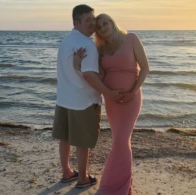 Rmcallaghan1011's profile picture. Jeffs wife-mom to 6 kids a Siborgi pup,sphynx cat & 2 fluffy chinchillas. I ❤ Florida beaches- collecting Seashells and Beachglass. And I love Halloween #FJB